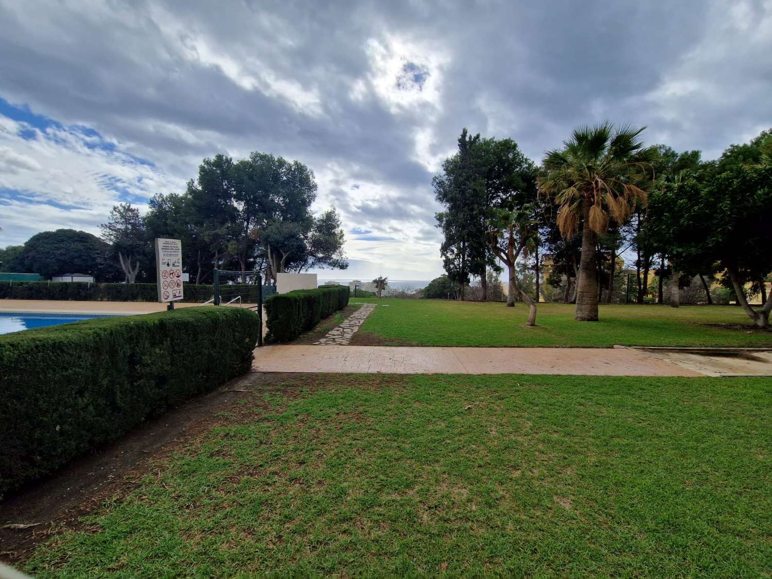 AFFITTATO DAL 27/02/25 AL 18/4/25 E DAL 01/10/25 AL 31/05/26 GRAZIOSO E LUMINOSO APPARTAMENTO A BENALMADENA CON PATIO
