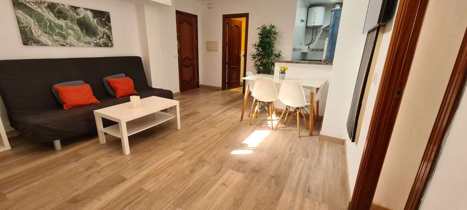 AFFITTATO DAL 27/02/25 AL 18/4/25 E DAL 01/10/25 AL 31/05/26 GRAZIOSO E LUMINOSO APPARTAMENTO A BENALMADENA CON PATIO