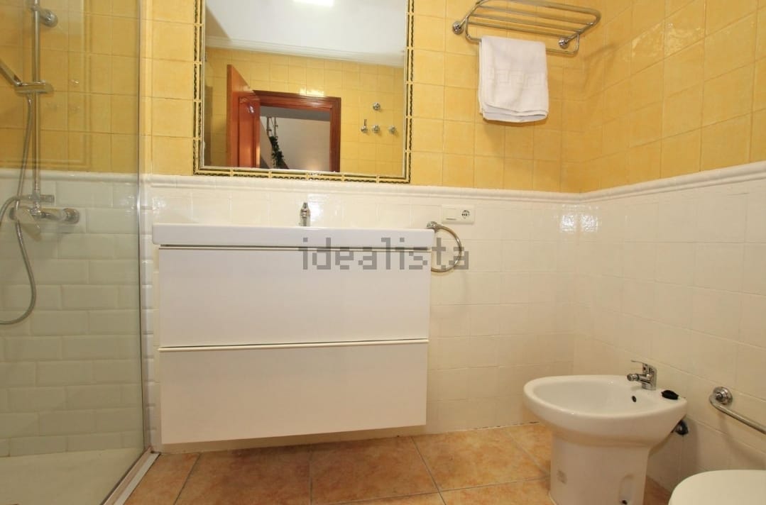 AFFITTATO DAL 27/02/25 AL 18/4/25 E DAL 01/10/25 AL 31/05/26 GRAZIOSO E LUMINOSO APPARTAMENTO A BENALMADENA CON PATIO