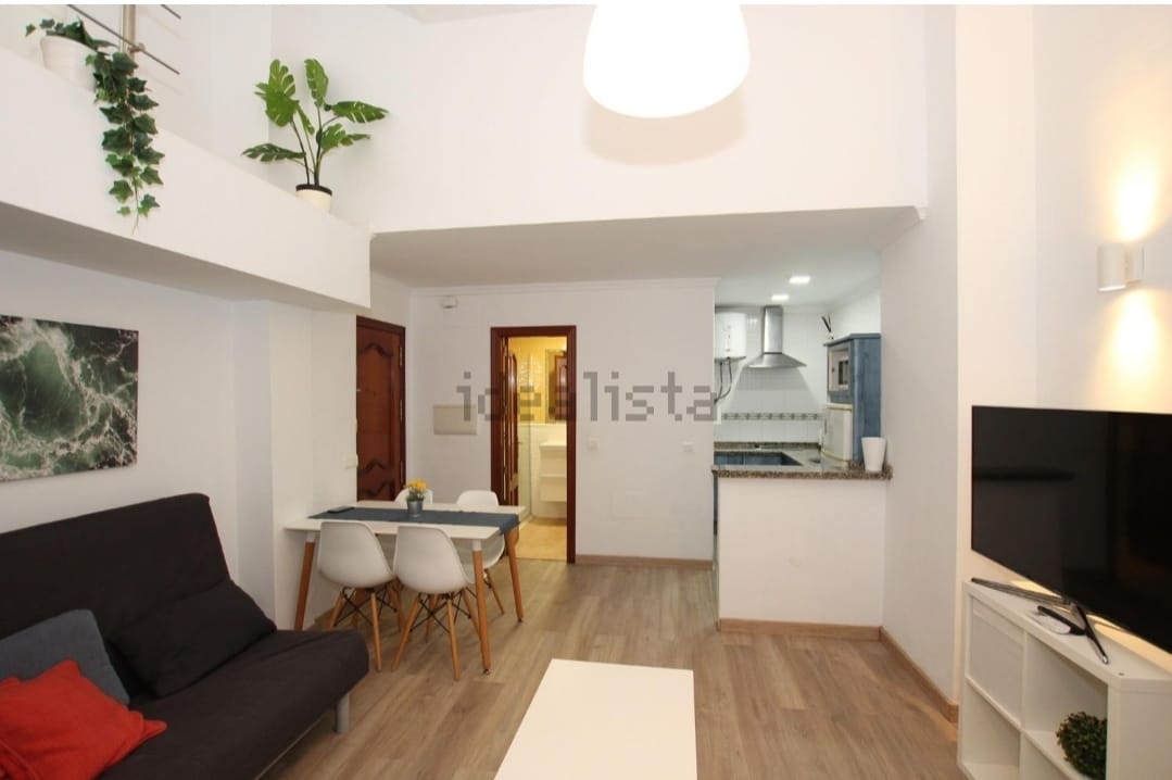 AFFITTATO DAL 27/02/25 AL 18/4/25 E DAL 01/10/25 AL 31/05/26 GRAZIOSO E LUMINOSO APPARTAMENTO A BENALMADENA CON PATIO