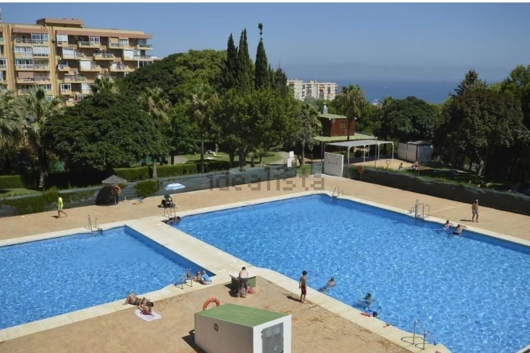 AFFITTATO DAL 27/02/25 AL 18/4/25 E DAL 01/10/25 AL 31/05/26 GRAZIOSO E LUMINOSO APPARTAMENTO A BENALMADENA CON PATIO