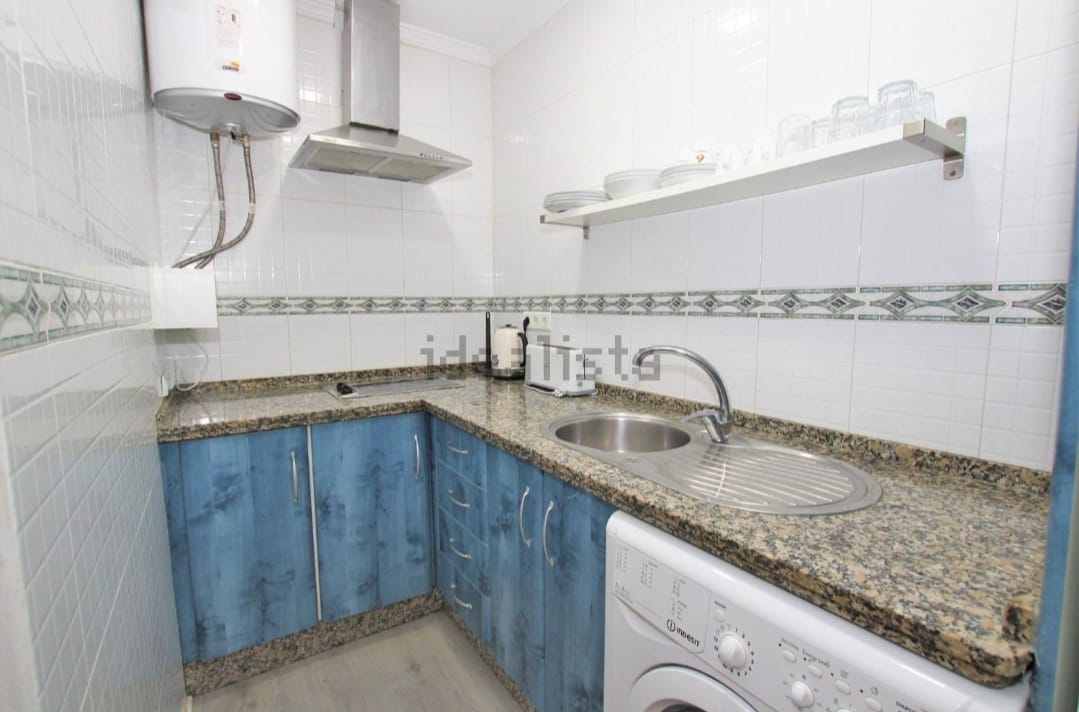 AFFITTATO DAL 27/02/25 AL 18/4/25 E DAL 01/10/25 AL 31/05/26 GRAZIOSO E LUMINOSO APPARTAMENTO A BENALMADENA CON PATIO
