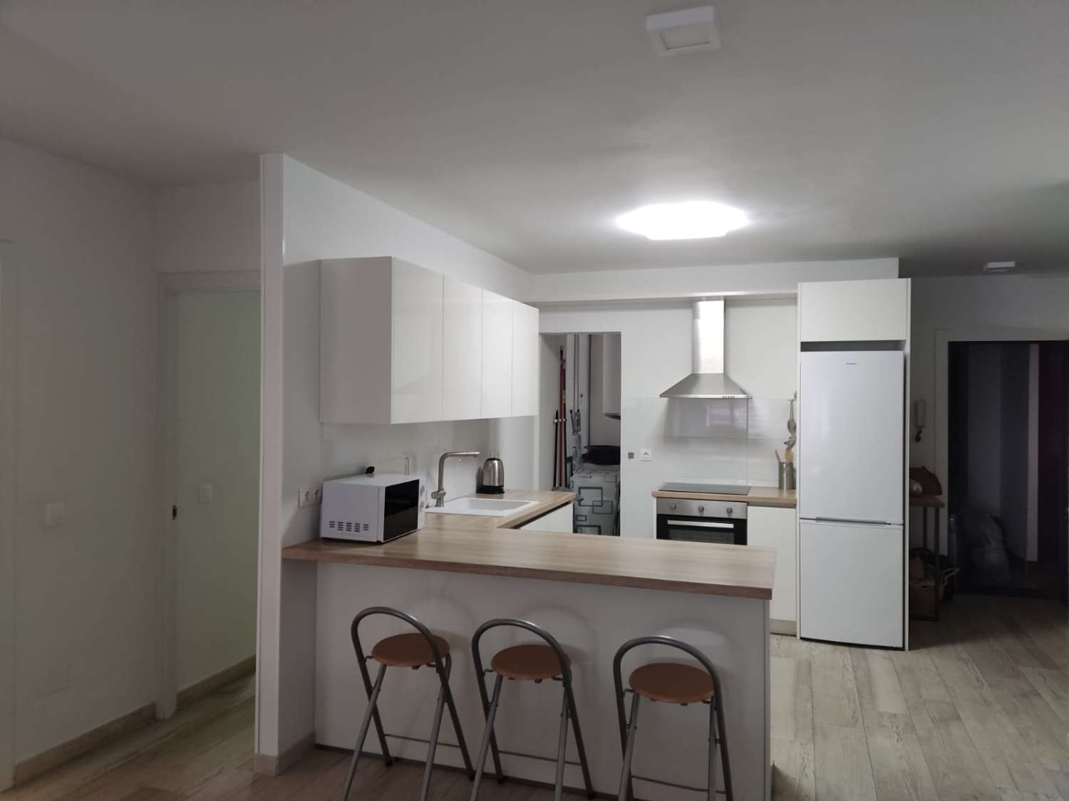IT IS NOT A LONG SEASON. FOR RENT FROM 01/09/2024 - 30/06/2025 BEAUTIFUL APARTMENT ON THE 1ST LINE OF THE BEACH IN FUENGIROLA