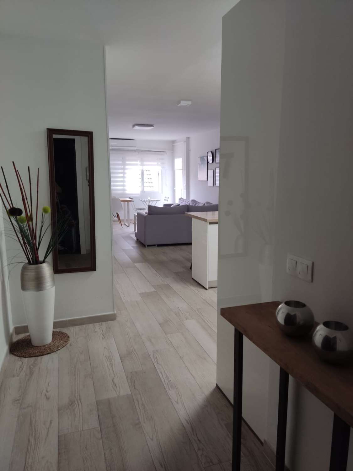 IT IS NOT A LONG SEASON. FOR RENT FROM 01/09/2024 - 30/06/2025 BEAUTIFUL APARTMENT ON THE 1ST LINE OF THE BEACH IN FUENGIROLA