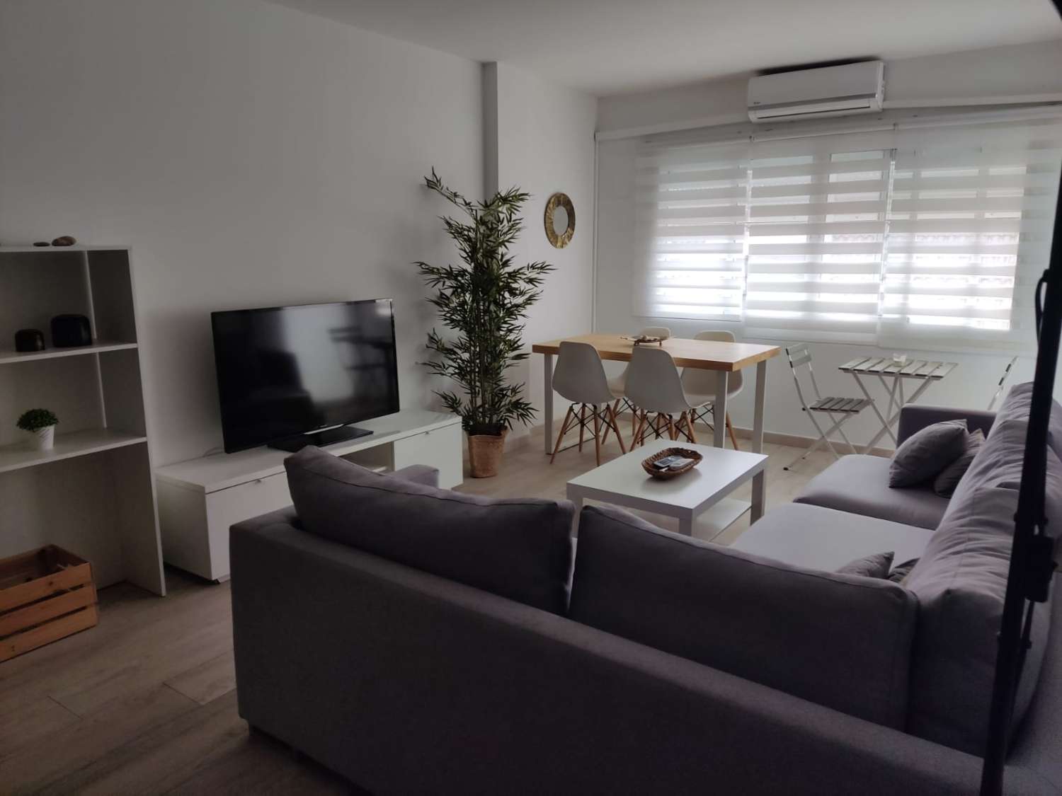 IT IS NOT A LONG SEASON. FOR RENT FROM 01/09/2024 - 30/06/2025 BEAUTIFUL APARTMENT ON THE 1ST LINE OF THE BEACH IN FUENGIROLA