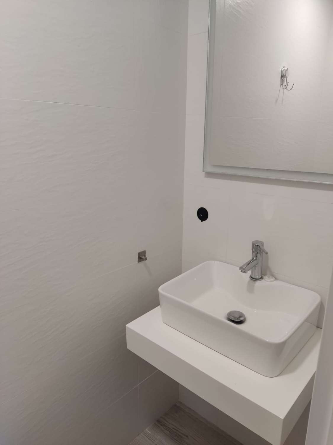 IT IS NOT A LONG SEASON. FOR RENT FROM 01/09/2024 - 30/06/2025 BEAUTIFUL APARTMENT ON THE 1ST LINE OF THE BEACH IN FUENGIROLA