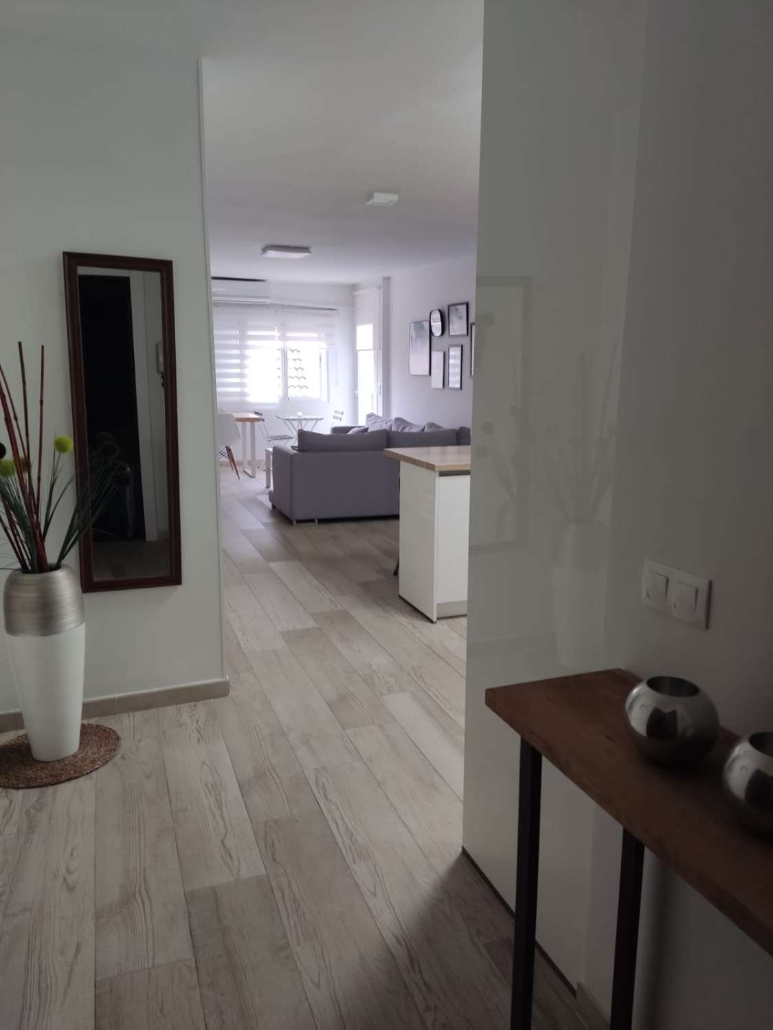 IT IS NOT A LONG SEASON. FOR RENT FROM 01/09/2024 - 30/06/2025 BEAUTIFUL APARTMENT ON THE 1ST LINE OF THE BEACH IN FUENGIROLA