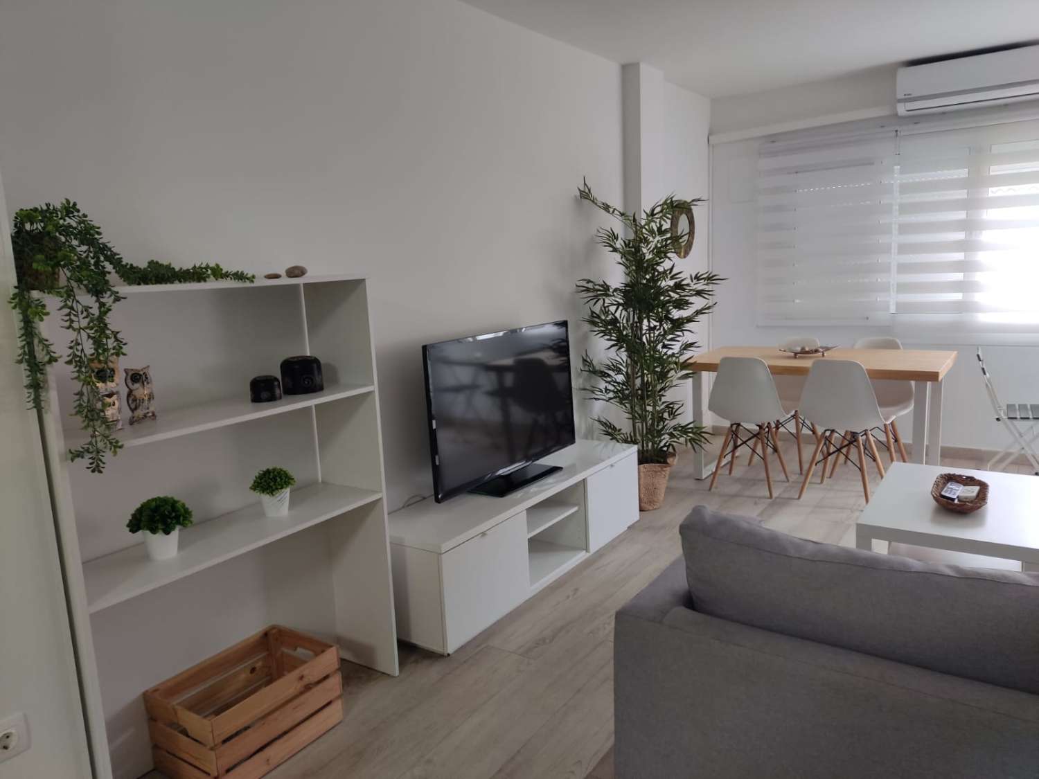 IT IS NOT A LONG SEASON. FOR RENT FROM 01/09/2024 - 30/06/2025 BEAUTIFUL APARTMENT ON THE 1ST LINE OF THE BEACH IN FUENGIROLA
