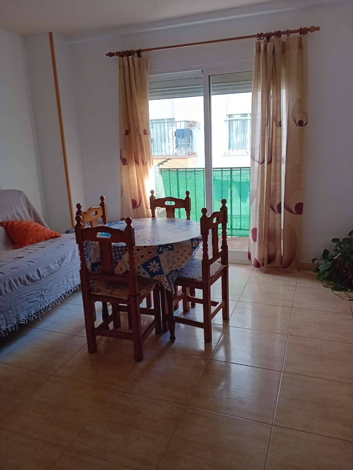 MEZZA STAGIONE. AFFITTATO DAL 1.9.25 AL 30.6.26 NEL CENTRO DI FUENGIROLA VICINO ALLA SPIAGGIA
