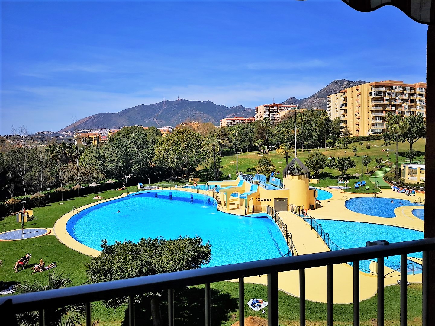 AFFITTO DI MEZZA STAGIONE DAL 01/11/2024-31.5.25 MONOLOCALE AD ARROYO DE LA MIEL (BENALMADENA)