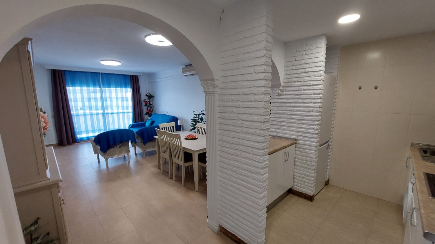 Mid-season . For rent from 1.9.24-22.12.24 and from 1.4.25-31.5.25 magnificent apartment with sea views on the 1st line of the beach in Benalmadena
