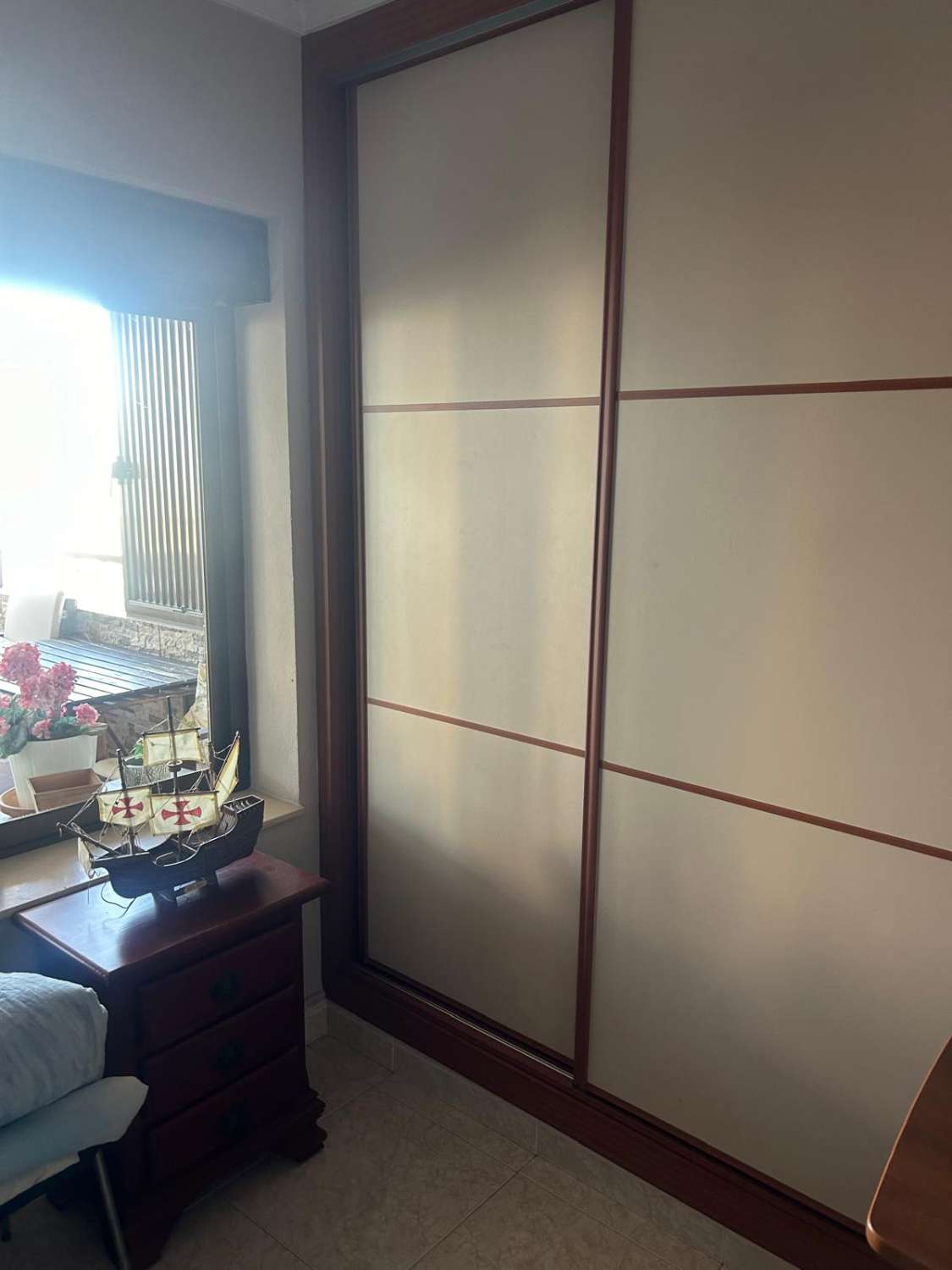HALF SEIZOEN. TE HUUR VAN 1.10.25-30.6.26 PRACHTIG APPARTEMENT MET UITZICHT OP ZEE OP DE 1E LIJN VAN HET STRAND IN PLAYAMAR (TORREMOLINOS)