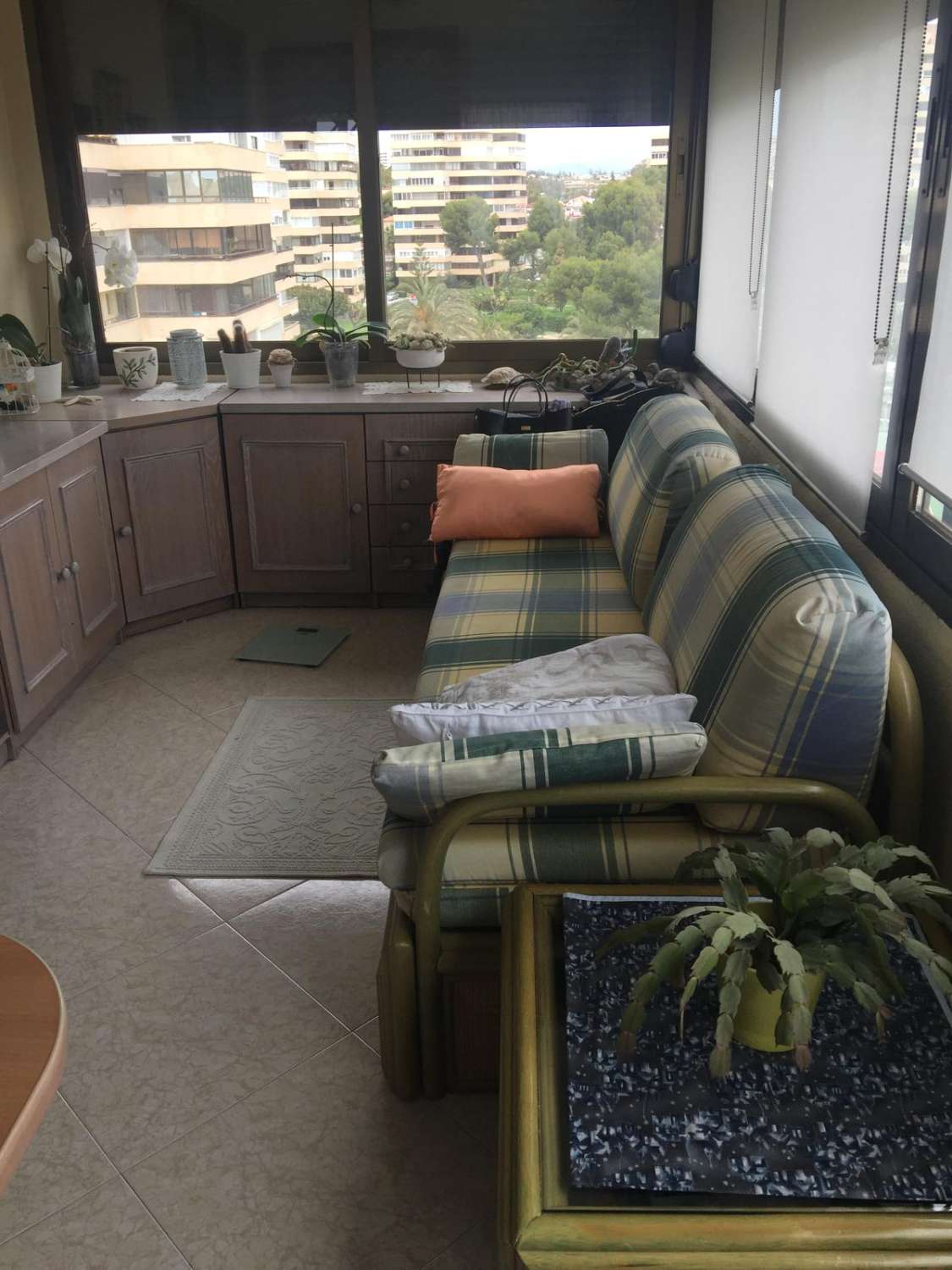 HALF SEIZOEN. TE HUUR VAN 1.10.25-30.6.26 PRACHTIG APPARTEMENT MET UITZICHT OP ZEE OP DE 1E LIJN VAN HET STRAND IN PLAYAMAR (TORREMOLINOS)