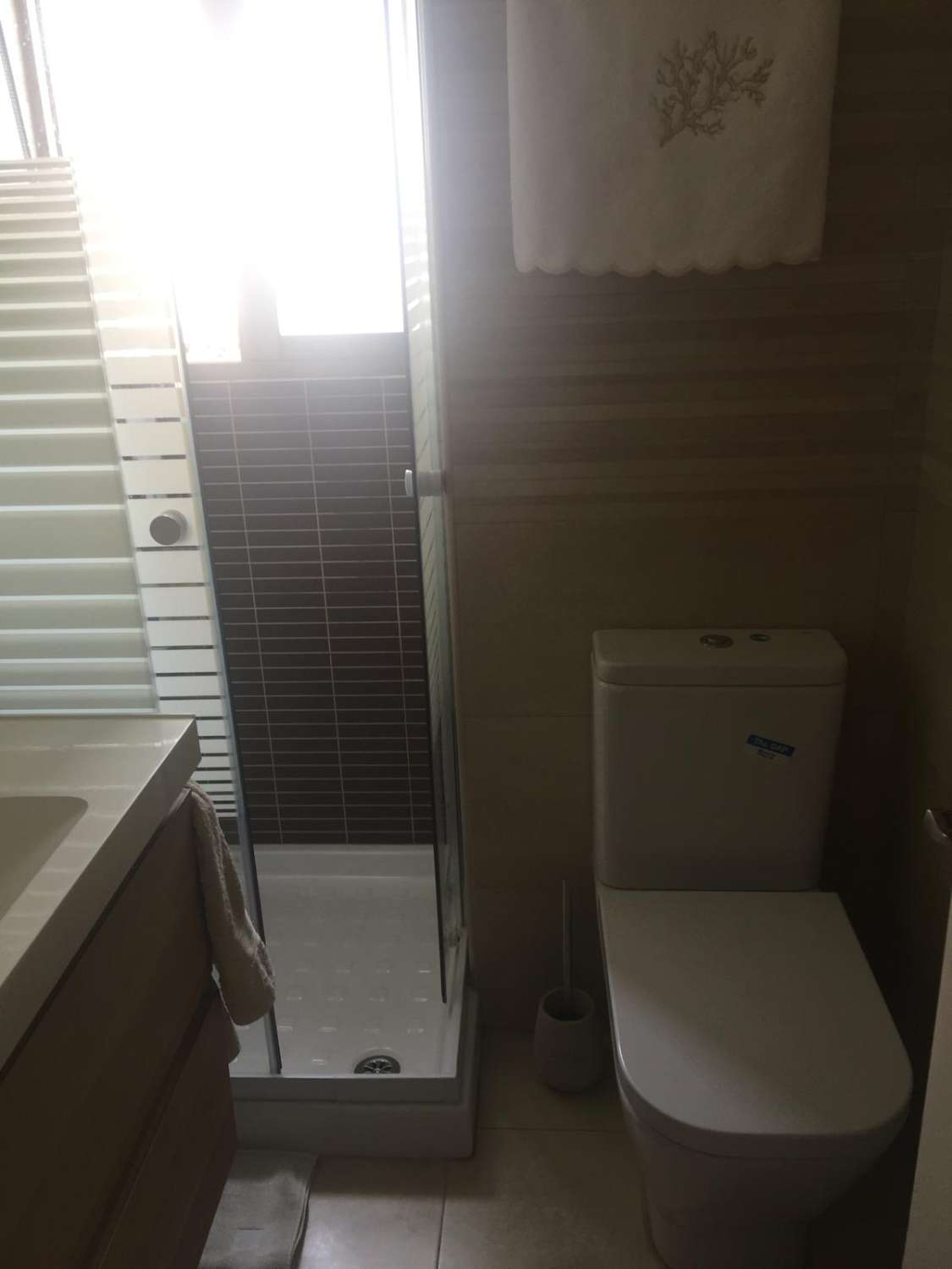 HALF SEIZOEN. TE HUUR VAN 1.10.25-30.6.26 PRACHTIG APPARTEMENT MET UITZICHT OP ZEE OP DE 1E LIJN VAN HET STRAND IN PLAYAMAR (TORREMOLINOS)