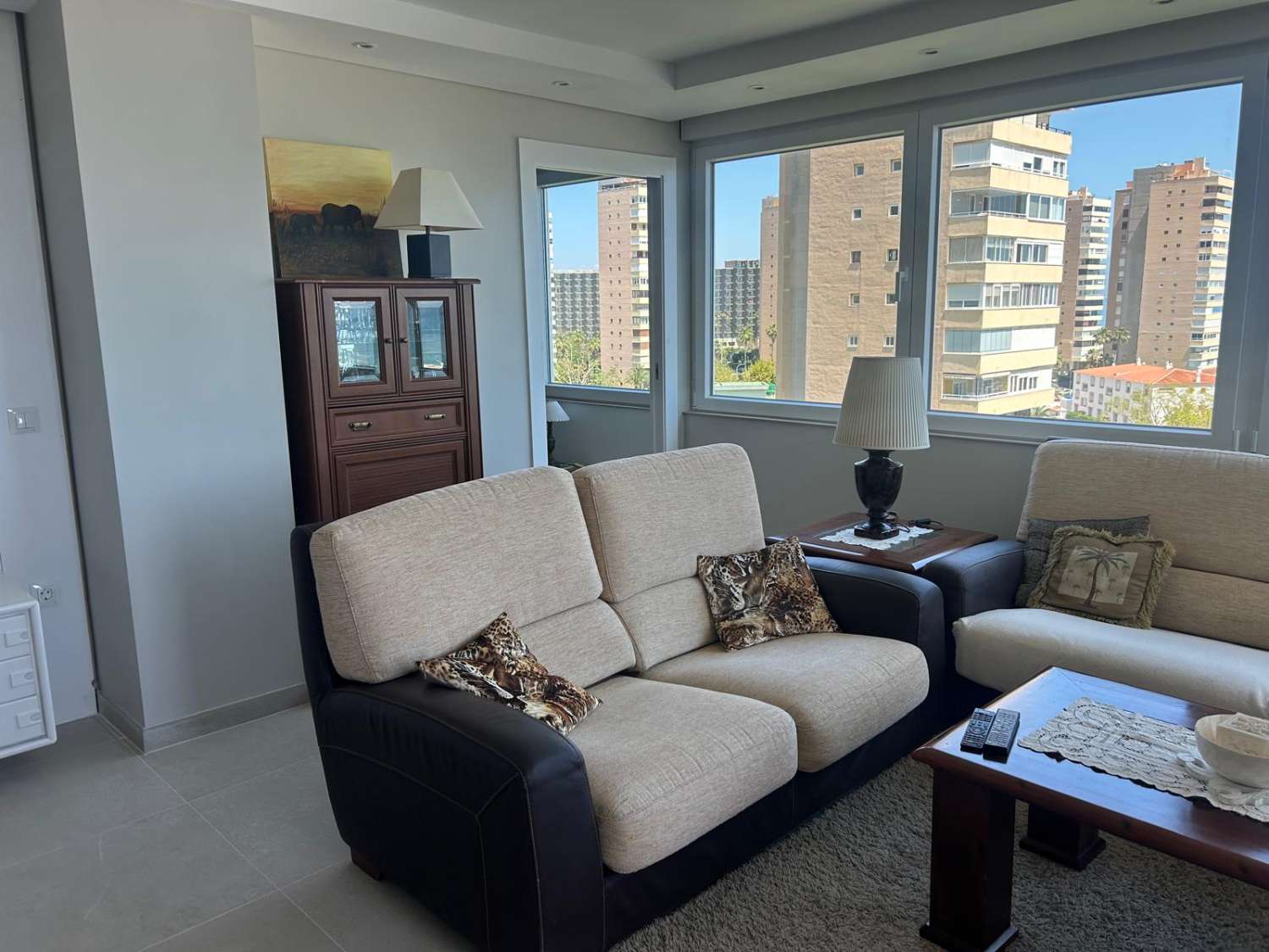 HALF SEIZOEN. TE HUUR VAN 1.10.25-30.6.26 PRACHTIG APPARTEMENT MET UITZICHT OP ZEE OP DE 1E LIJN VAN HET STRAND IN PLAYAMAR (TORREMOLINOS)
