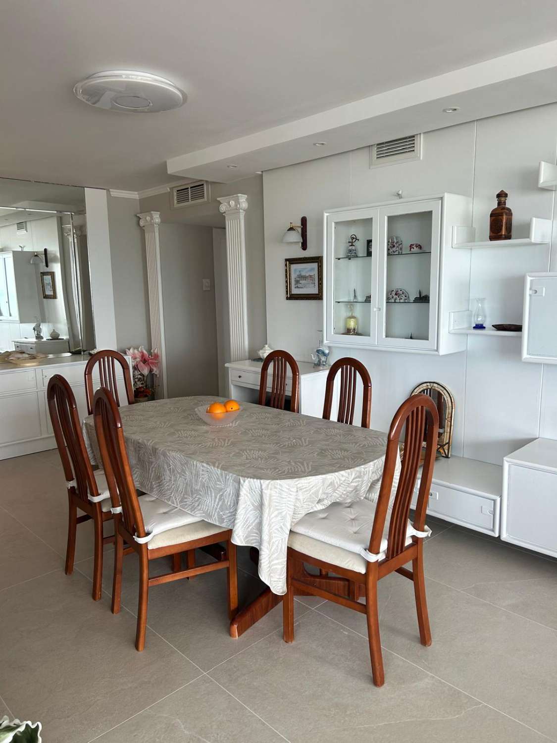 HALF SEIZOEN. TE HUUR VAN 1.10.25-30.6.26 PRACHTIG APPARTEMENT MET UITZICHT OP ZEE OP DE 1E LIJN VAN HET STRAND IN PLAYAMAR (TORREMOLINOS)