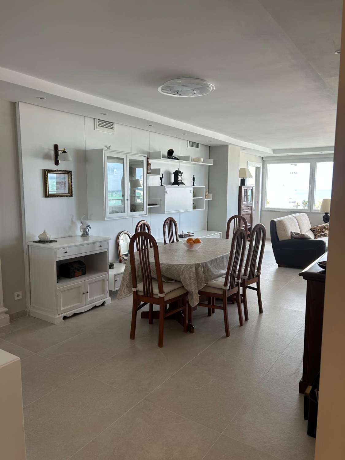 HALF SEIZOEN. TE HUUR VAN 1.10.25-30.6.26 PRACHTIG APPARTEMENT MET UITZICHT OP ZEE OP DE 1E LIJN VAN HET STRAND IN PLAYAMAR (TORREMOLINOS)