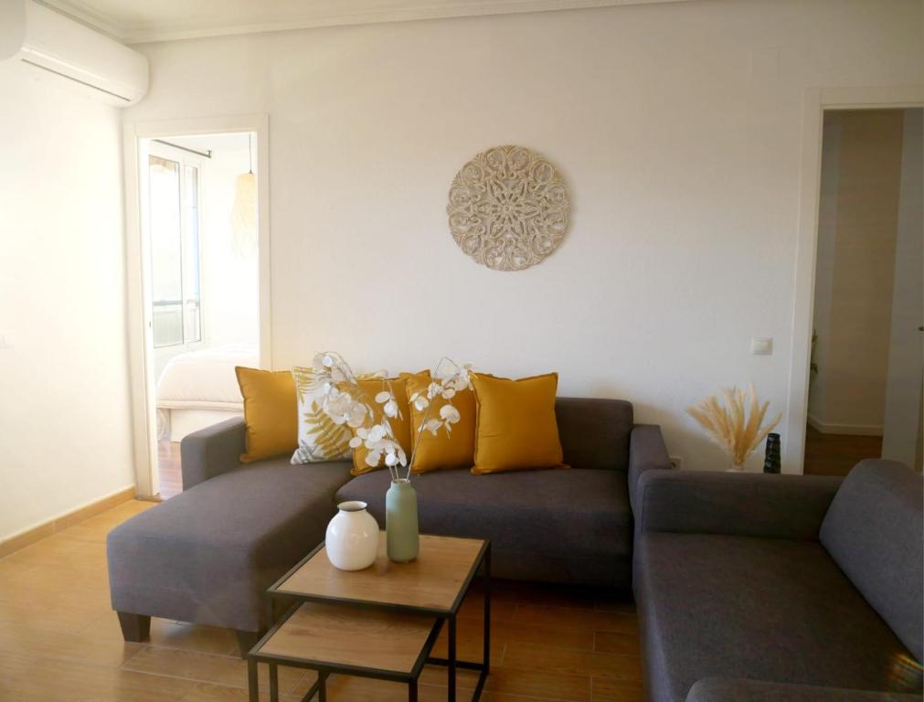 HALF SEASON. FOR RENT FROM 01.09.25 - 30/12/2025 AND from 01/03/26 - 30/06/26 NICE APARTMENT IN BENALMADENA