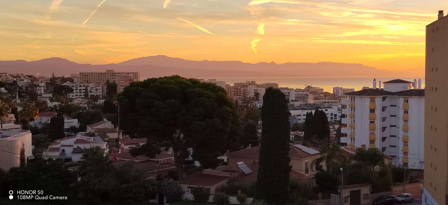 Longue saison . Bel appartement à louer à Benalmadena à partir du 01-06-2024