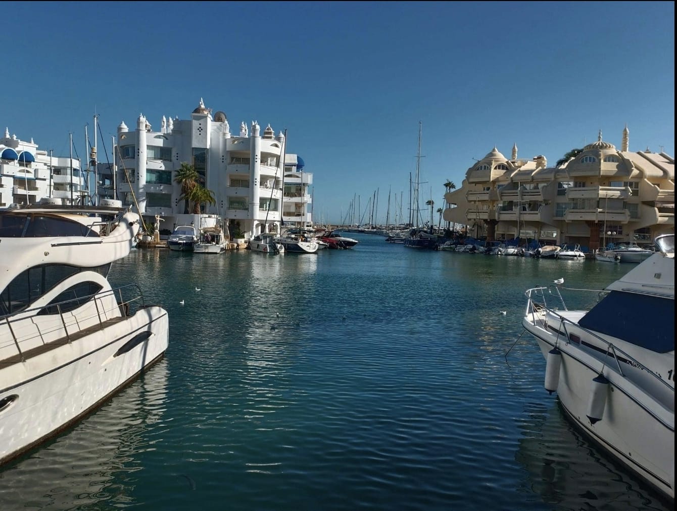 Longue saison . Bel appartement à louer à Benalmadena à partir du 01-06-2024