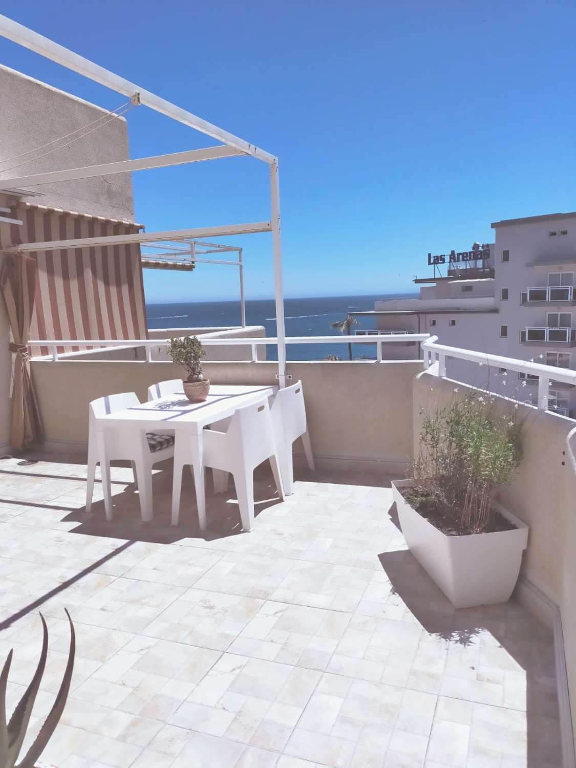 MAGNIFICENT APARTMENT WITH SEA VIEWS FOR SALE ON 1ST LINE OF BEACH IN BENALMADENA