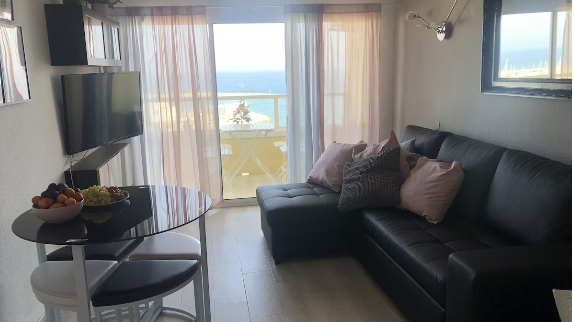 MIDDEN SEIZOEN. Te huur van 01/12/2024 - 30/03/2025 Mooi appartement met uitzicht op zee op de 1e lijn van het strand in Benalmádena