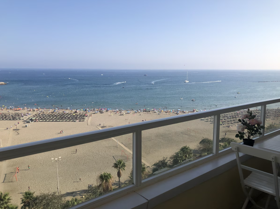 ZWISCHENSAISON. Zu vermieten vom 01.12.2024 - 30.03.2025 Schöne Wohnung mit Meerblick in der 1. Strandlinie in Benalmadena