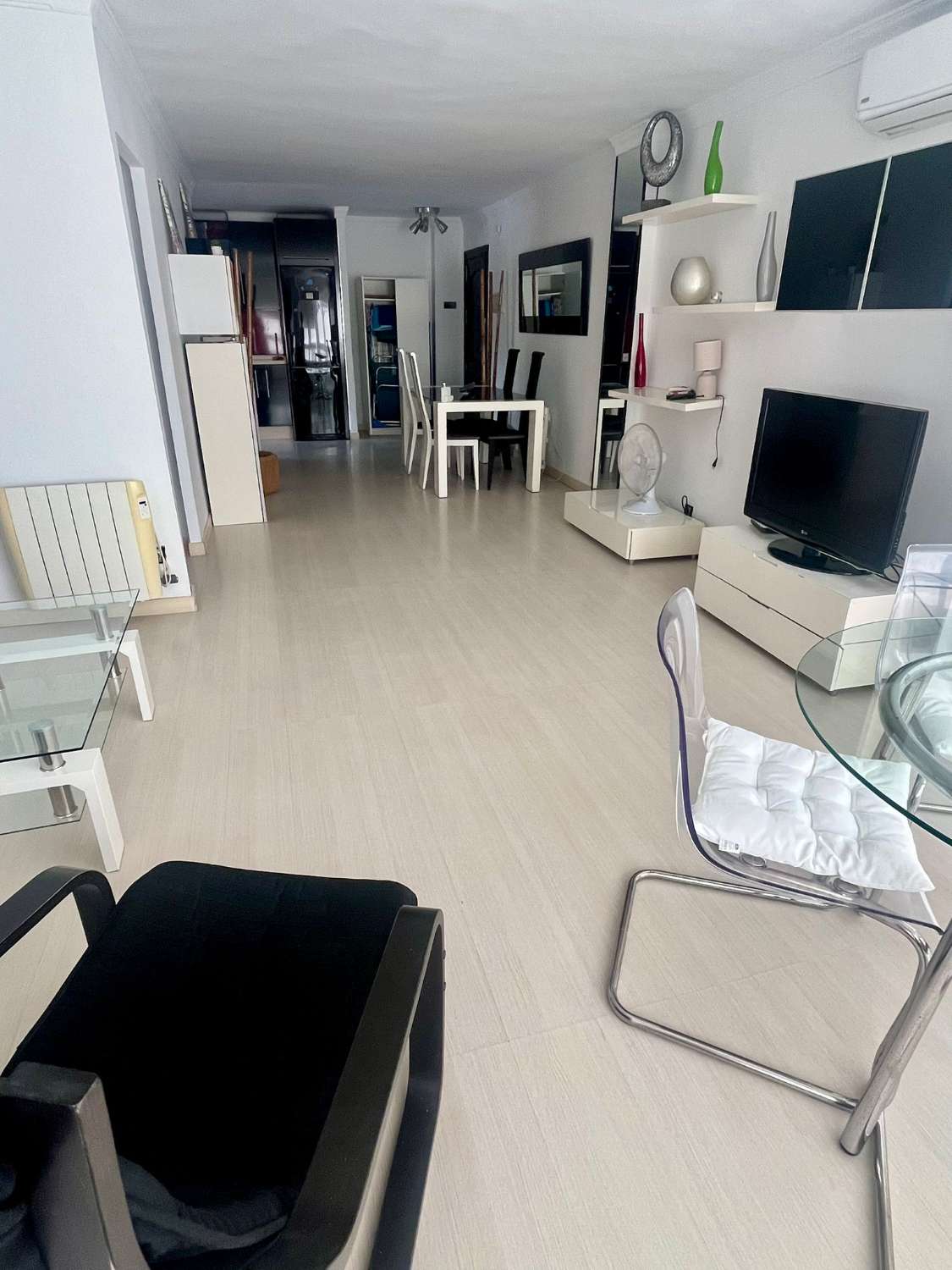 MID SEASON .FOR RENT FROM 1.9.25-20.6.26 NICE APARTMENT ON 1ST LINE BEACH WITH SEA VIEWS IN BENALMADENA