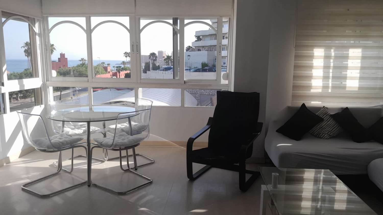 MID SEASON .FOR RENT FROM 1.9.25-20.6.26 NICE APARTMENT ON 1ST LINE BEACH WITH SEA VIEWS IN BENALMADENA