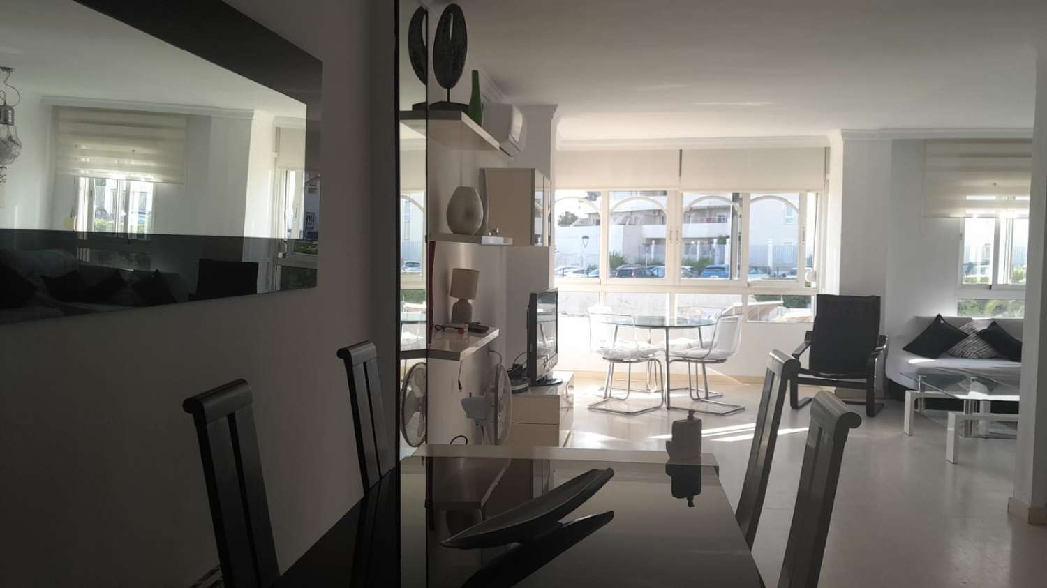 MID SEASON .FOR RENT FROM 1.9.25-20.6.26 NICE APARTMENT ON 1ST LINE BEACH WITH SEA VIEWS IN BENALMADENA