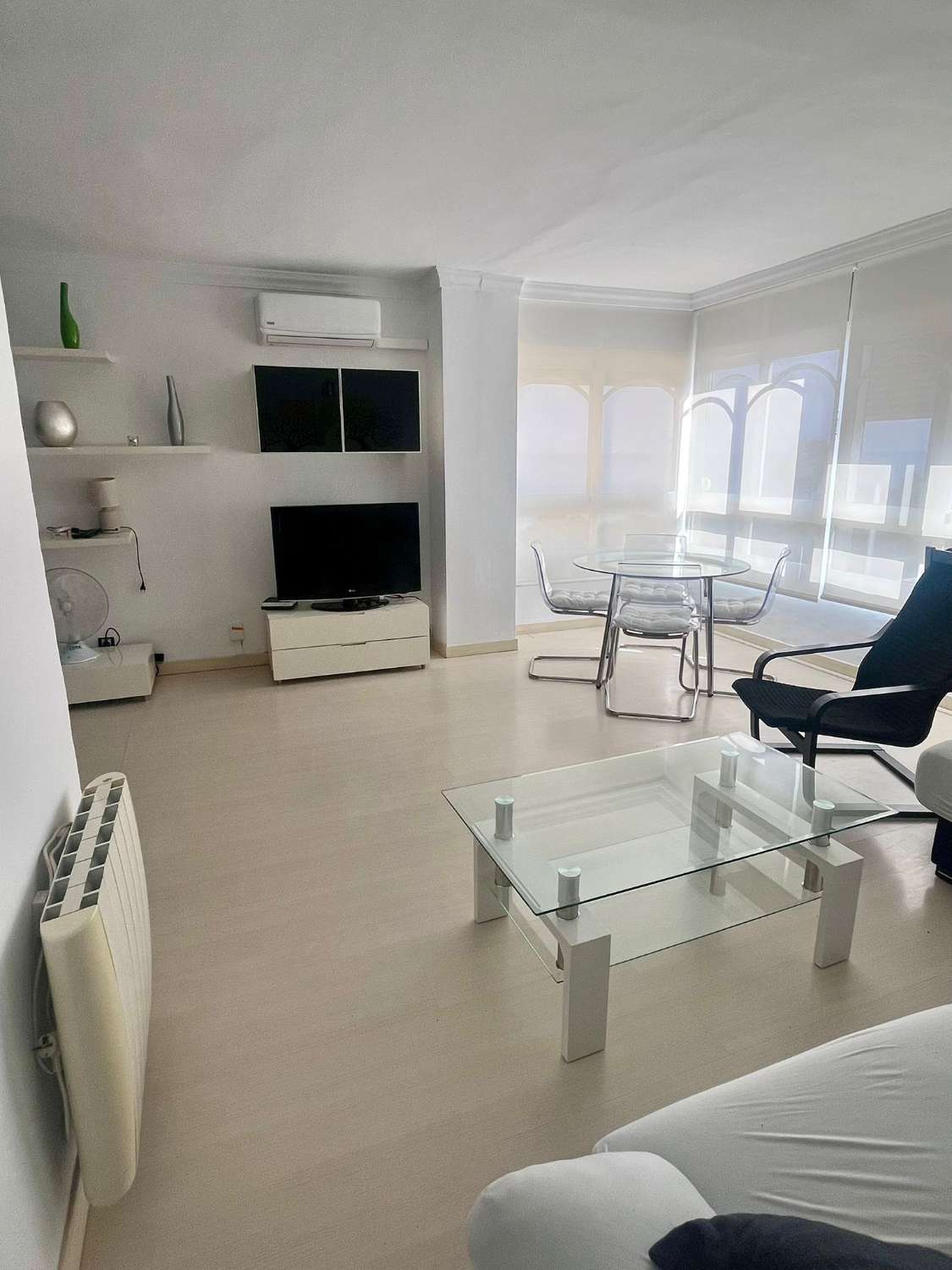 MID SEASON .FOR RENT FROM 1.9.25-20.6.26 NICE APARTMENT ON 1ST LINE BEACH WITH SEA VIEWS IN BENALMADENA