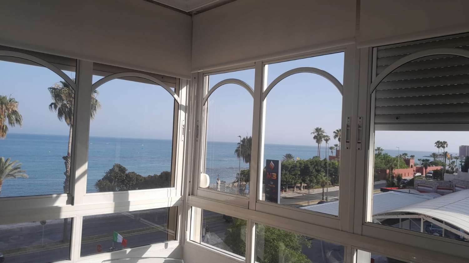 MID SEASON .FOR RENT FROM 1.9.25-20.6.26 NICE APARTMENT ON 1ST LINE BEACH WITH SEA VIEWS IN BENALMADENA