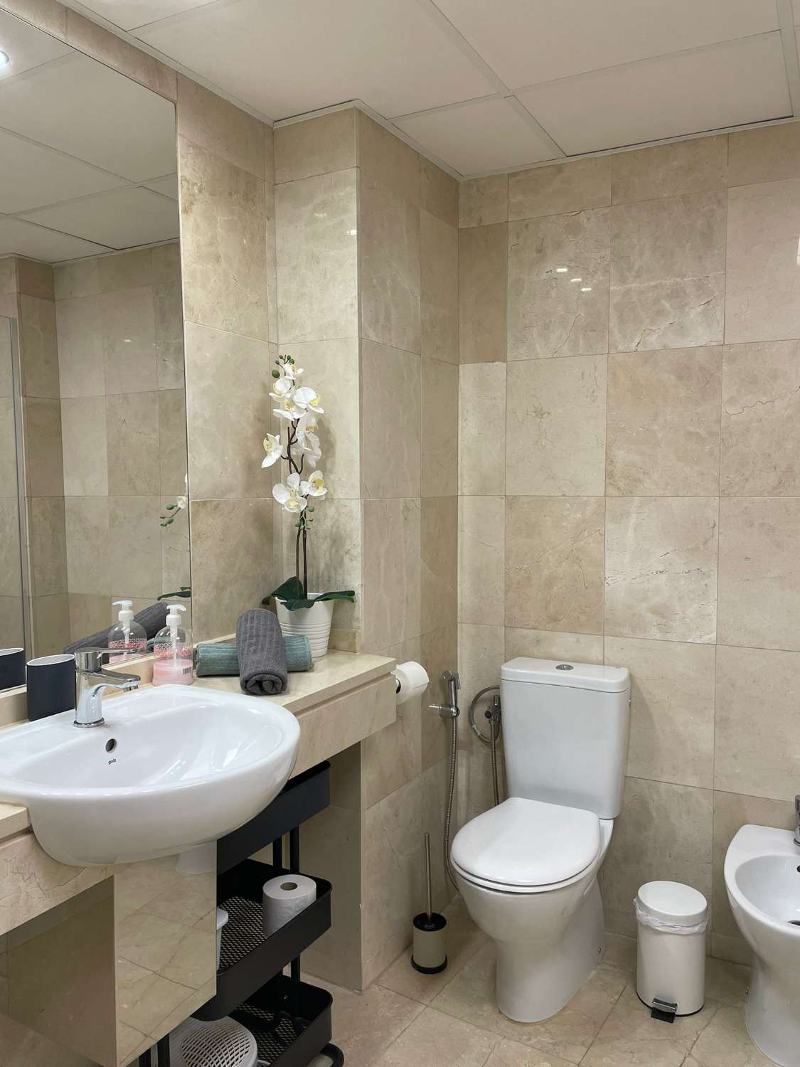 NO ES DE LARGA TEMPORADA Se alquila desde  1.09.25- 30.6.26 bonito apartamento con vistas al mar en Benalmadena costa