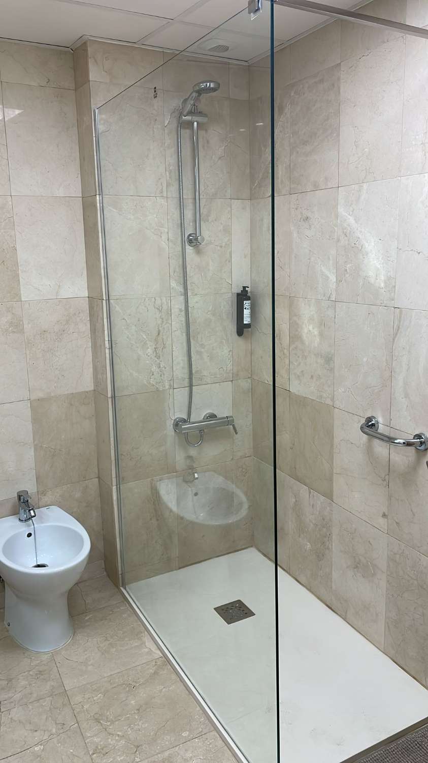 NO ES DE LARGA TEMPORADA Se alquila desde  1.09.25- 30.6.26 bonito apartamento con vistas al mar en Benalmadena costa