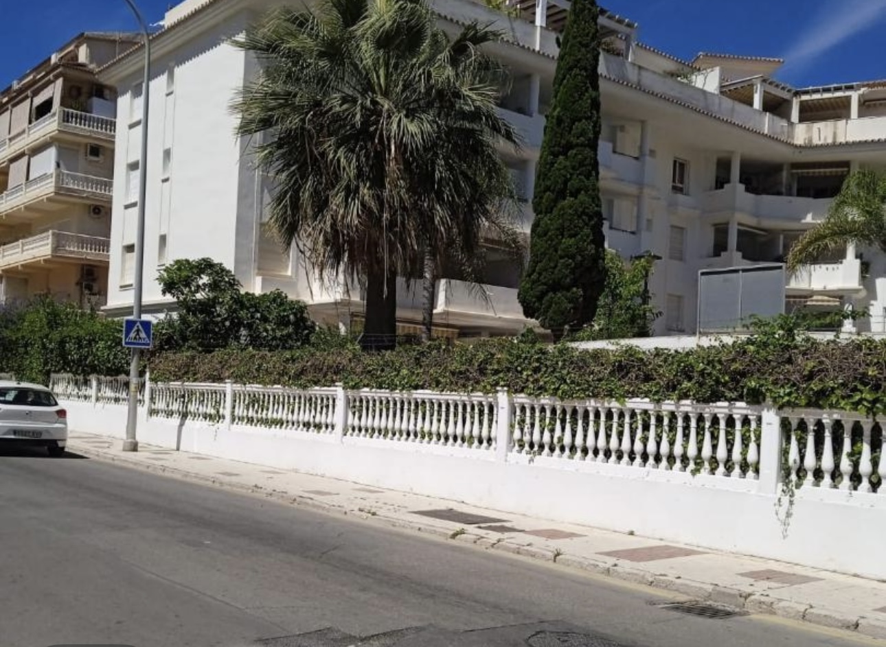MID SEASON .FOR RENT FROM 01.04.25 - 31.01.25 BEAUTIFUL PENTHOUSE WITH SEA VIEWS IN LA CARIHUELA