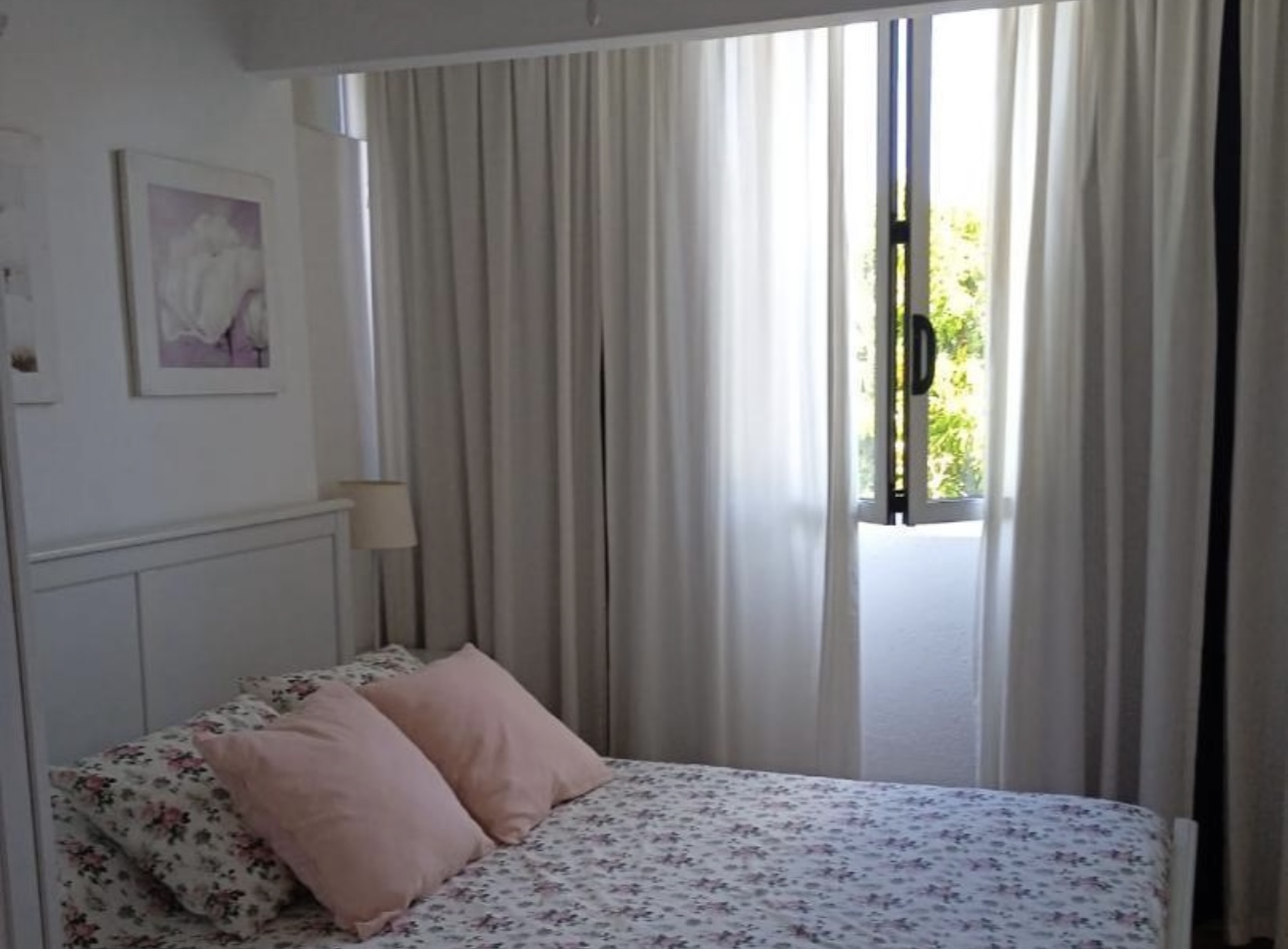 MID SEASON .FOR RENT FROM 01.04.25 - 31.01.25 BEAUTIFUL PENTHOUSE WITH SEA VIEWS IN LA CARIHUELA
