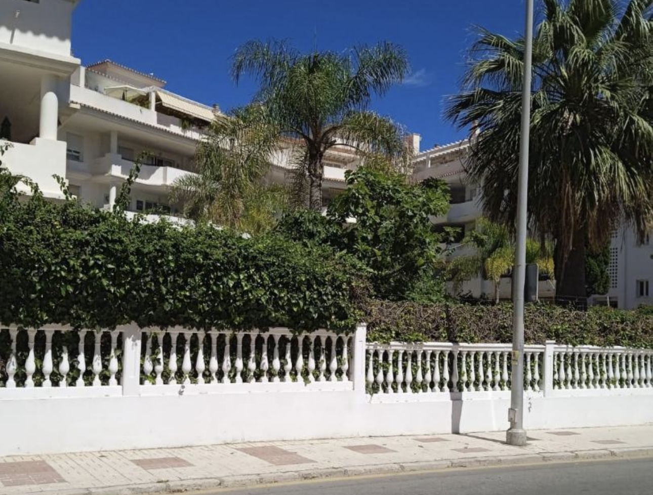 MID SEASON .FOR RENT FROM 01.04.25 - 31.01.25 BEAUTIFUL PENTHOUSE WITH SEA VIEWS IN LA CARIHUELA