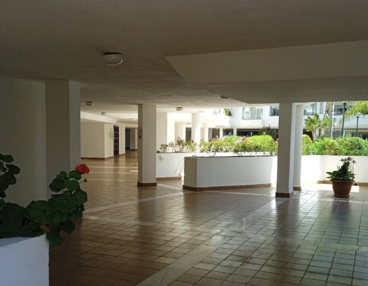 MID SEASON .FOR RENT FROM 01.04.25 - 31.01.25 BEAUTIFUL PENTHOUSE WITH SEA VIEWS IN LA CARIHUELA
