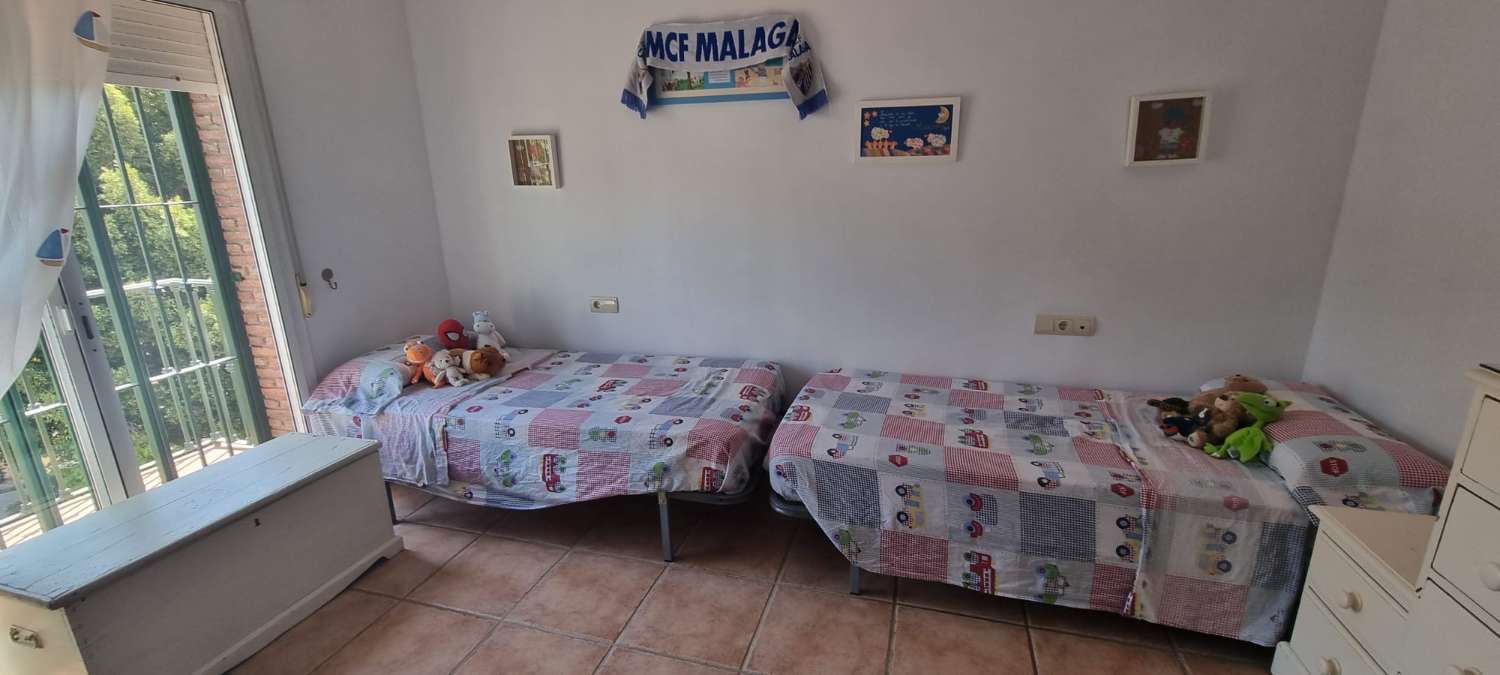 HALF SEASON.  RENTING FROM 1.9.25-30.6.26 NICE APARTMENT IN BENAJARAFE ON 2ND LINE BEACH (MALAGA)