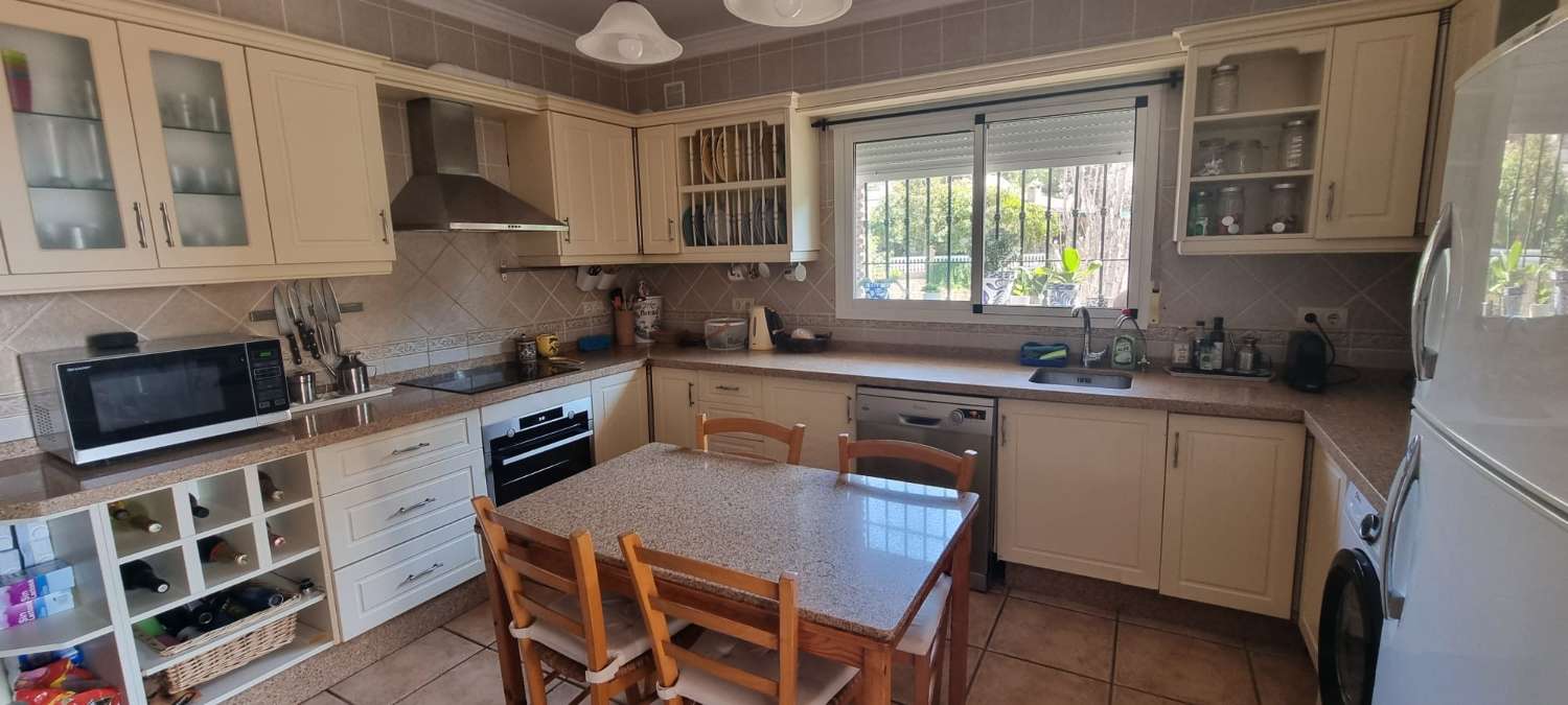 HALF SEASON.  RENTING FROM 1.9.25-30.6.26 NICE APARTMENT IN BENAJARAFE ON 2ND LINE BEACH (MALAGA)