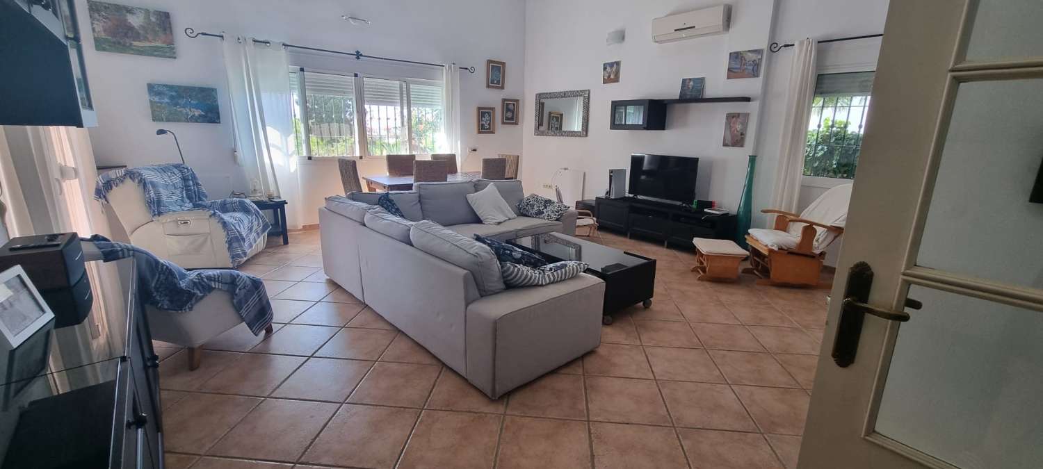 HALF SEASON.  RENTING FROM 1.9.25-30.6.26 NICE APARTMENT IN BENAJARAFE ON 2ND LINE BEACH (MALAGA)