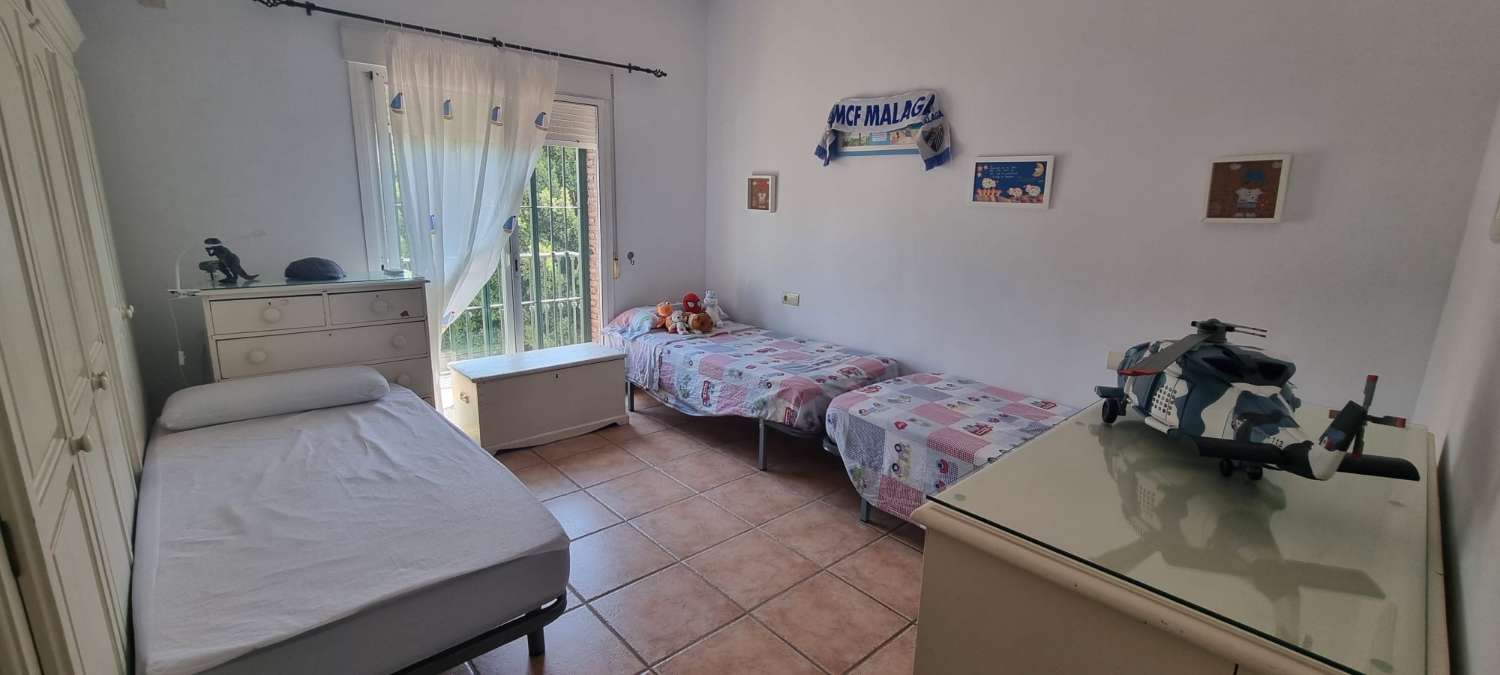 HALF SEASON.  RENTING FROM 1.9.25-30.6.26 NICE APARTMENT IN BENAJARAFE ON 2ND LINE BEACH (MALAGA)