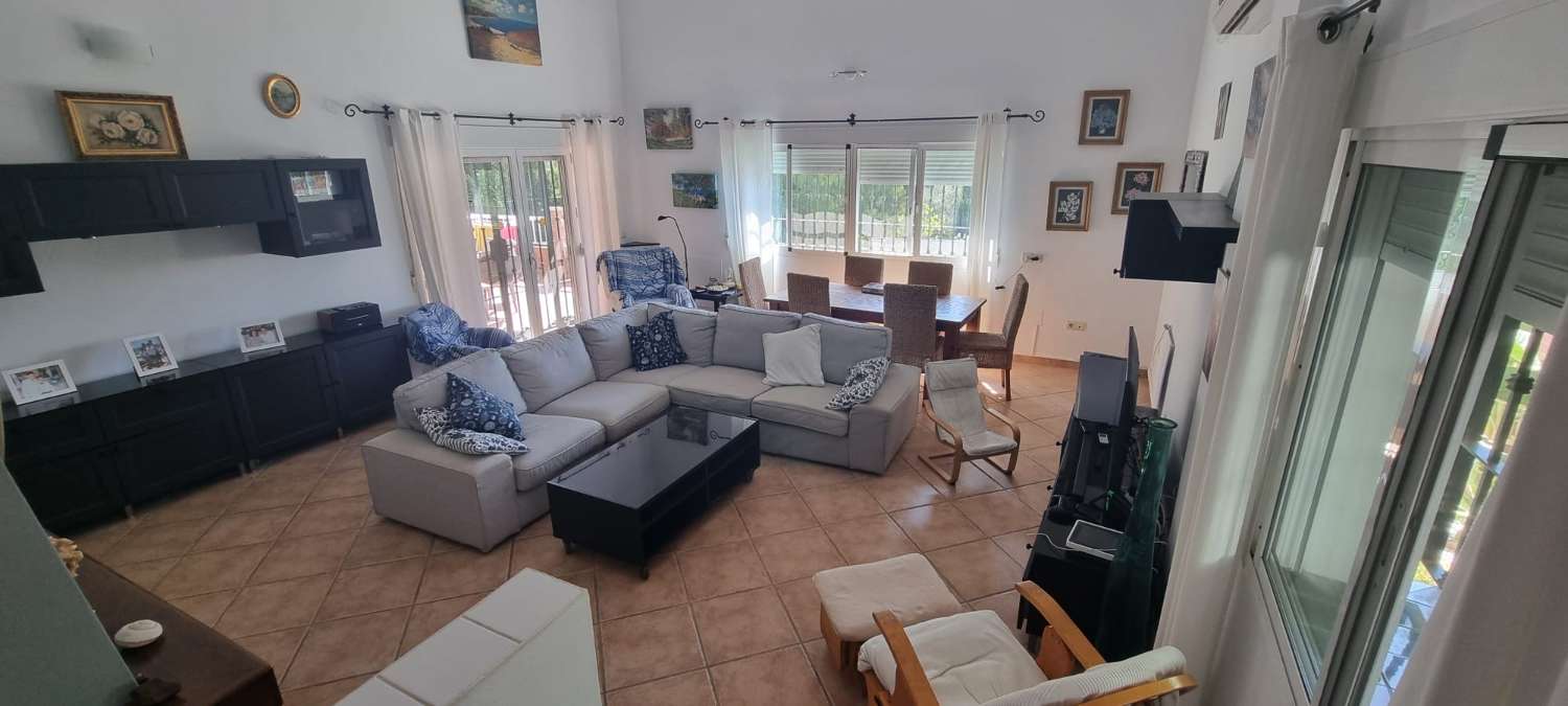 HALF SEASON.  RENTING FROM 1.9.25-30.6.26 NICE APARTMENT IN BENAJARAFE ON 2ND LINE BEACH (MALAGA)