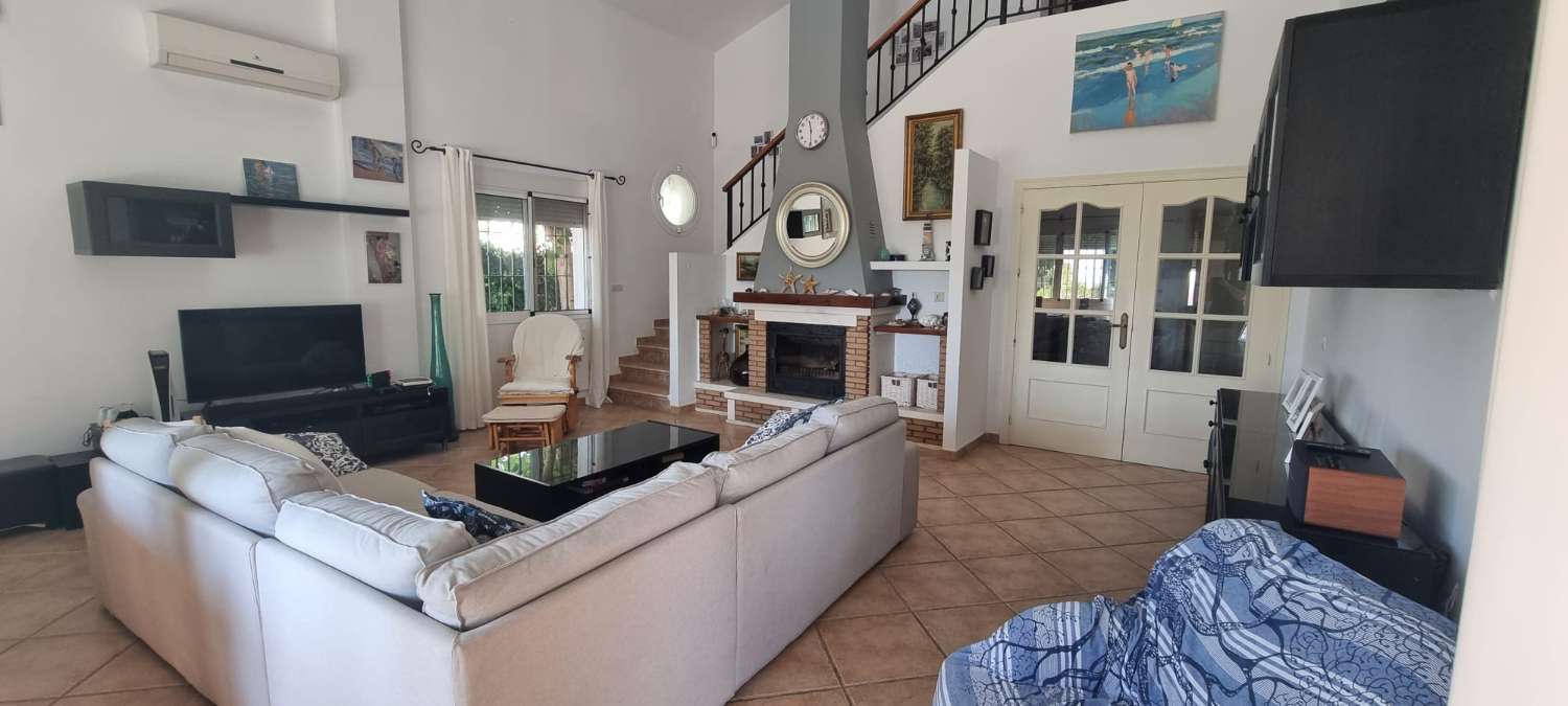 HALF SEASON.  RENTING FROM 1.9.25-30.6.26 NICE APARTMENT IN BENAJARAFE ON 2ND LINE BEACH (MALAGA)
