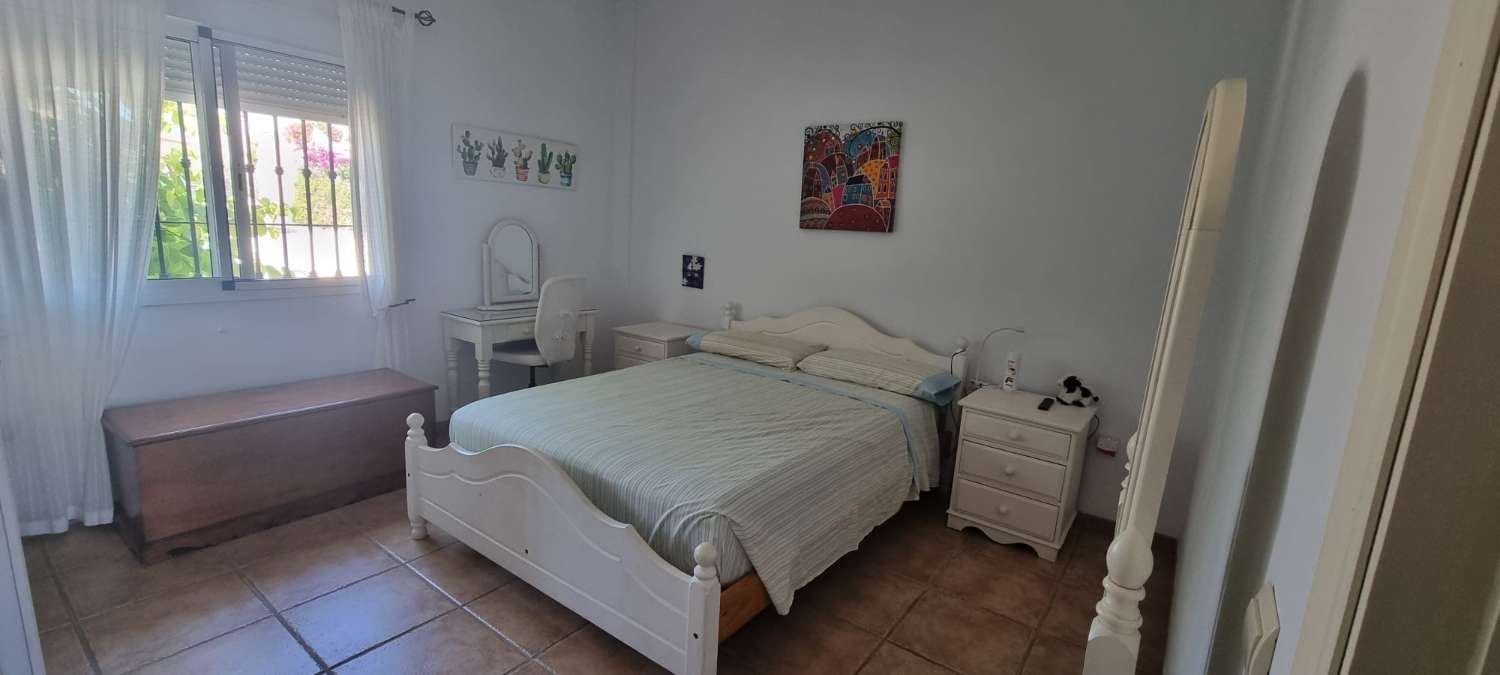 HALF SEASON.  RENTING FROM 1.9.25-30.6.26 NICE APARTMENT IN BENAJARAFE ON 2ND LINE BEACH (MALAGA)
