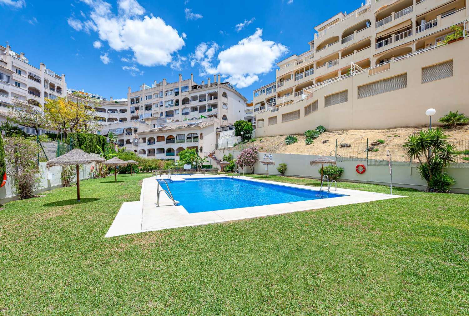 MEDIA TEMPORADA .  SE ALQUILA DESDE 1/10/25 - 15/05/26  EN NUEVA TORREQEBRADA  (BENALMADENA)
