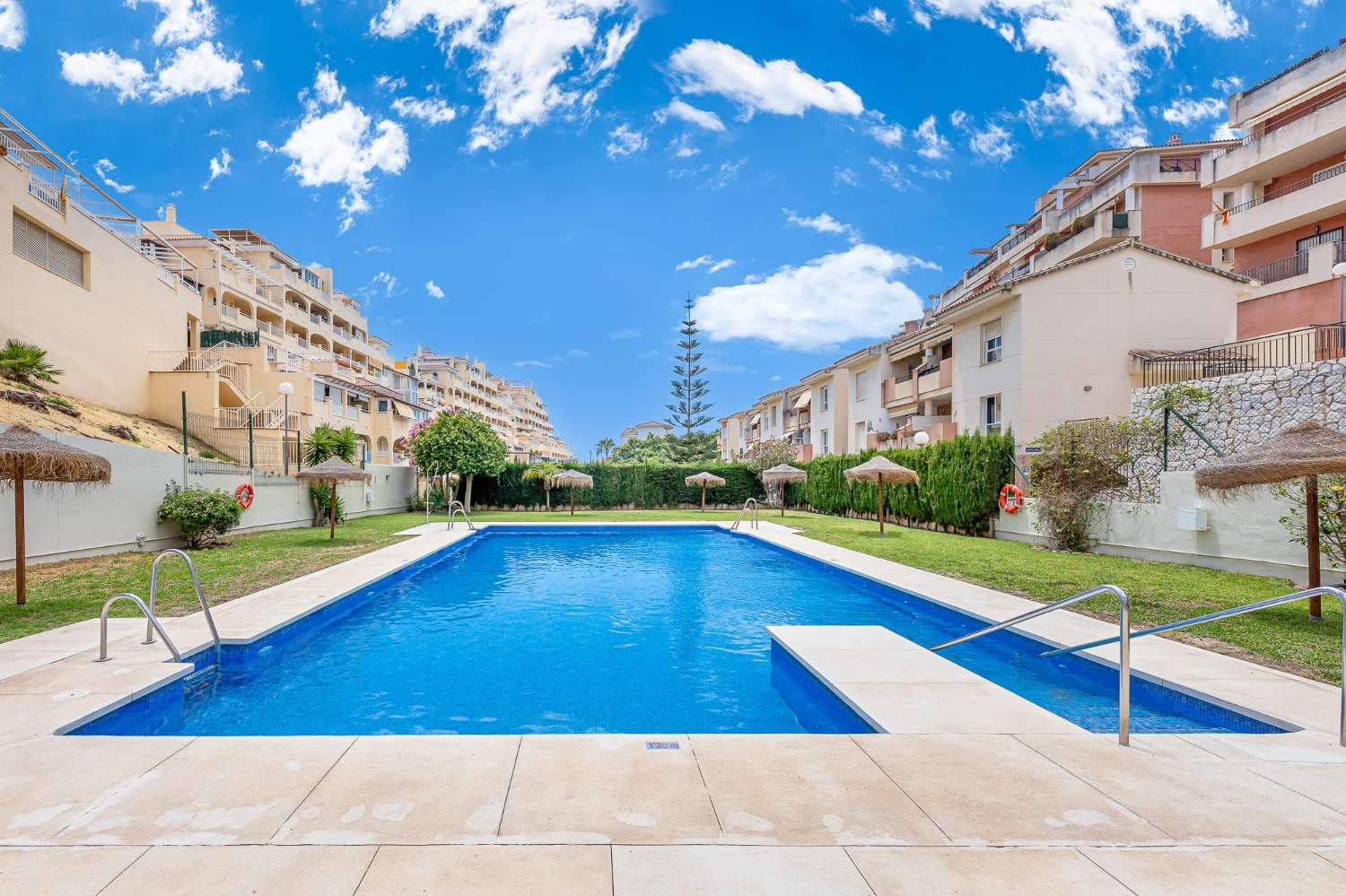 MEDIA TEMPORADA .  SE ALQUILA DESDE 1/10/25 - 15/05/26  EN NUEVA TORREQEBRADA  (BENALMADENA)