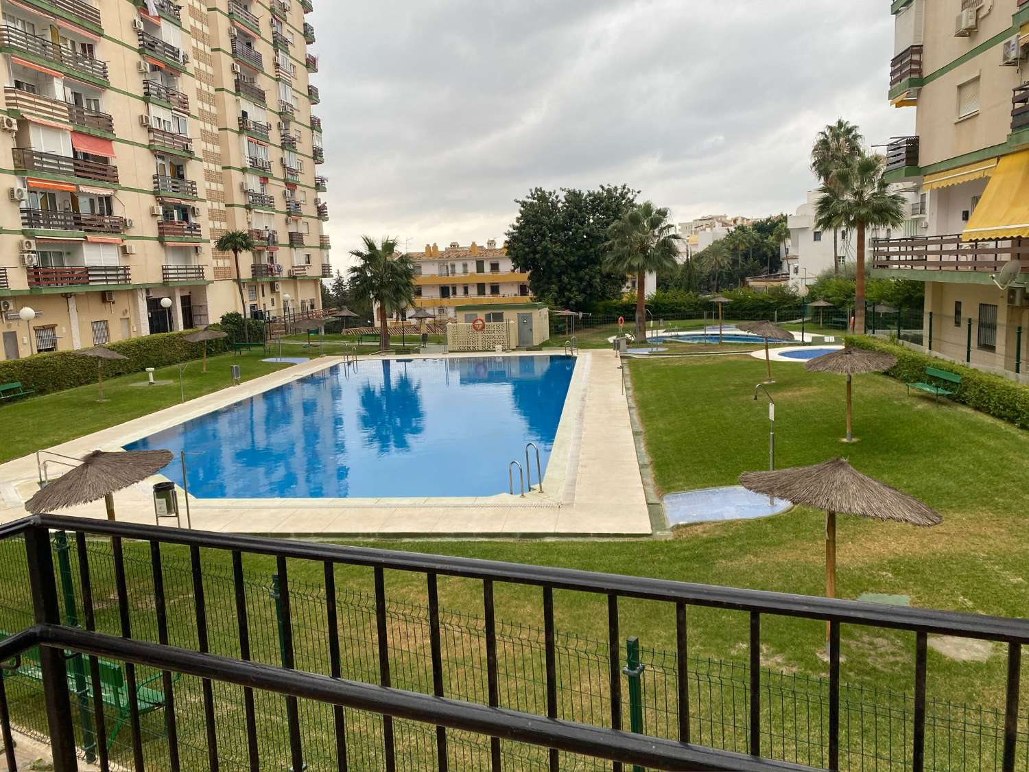 Vacker lägenhet med havsutsikt till salu i Benalmadena 200 meter från stranden