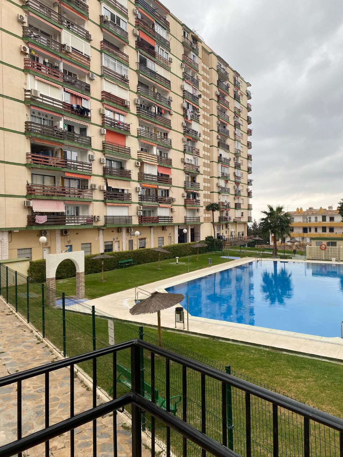Vacker lägenhet med havsutsikt till salu i Benalmadena 200 meter från stranden