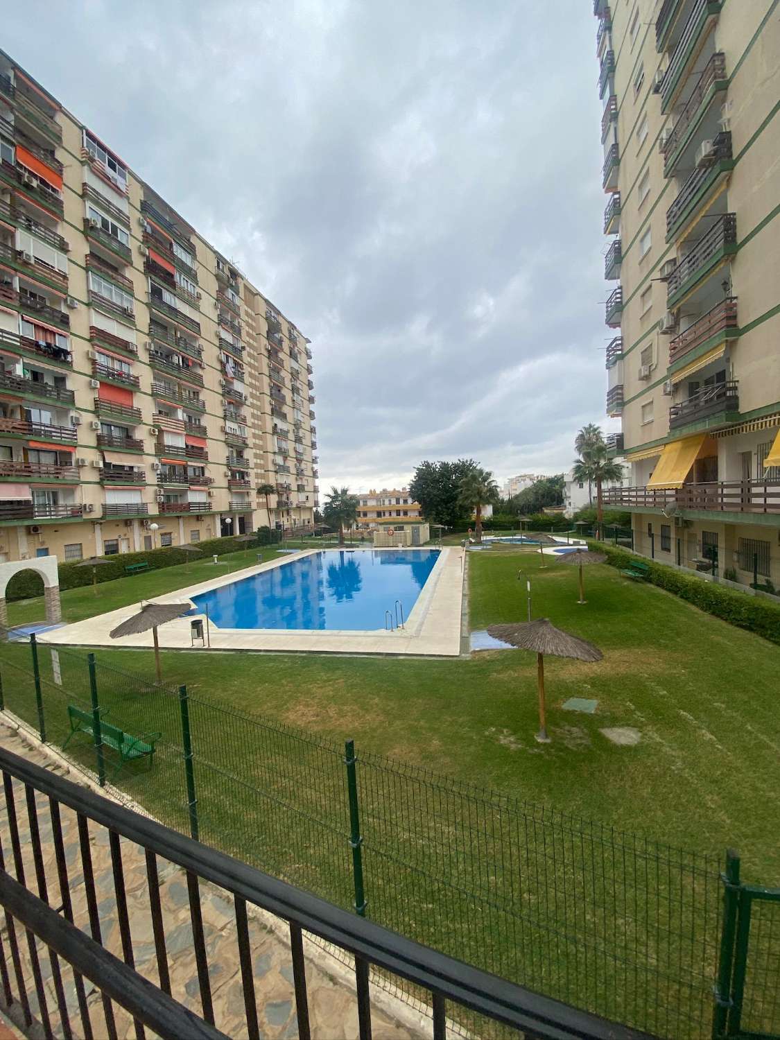 Vacker lägenhet med havsutsikt till salu i Benalmadena 200 meter från stranden